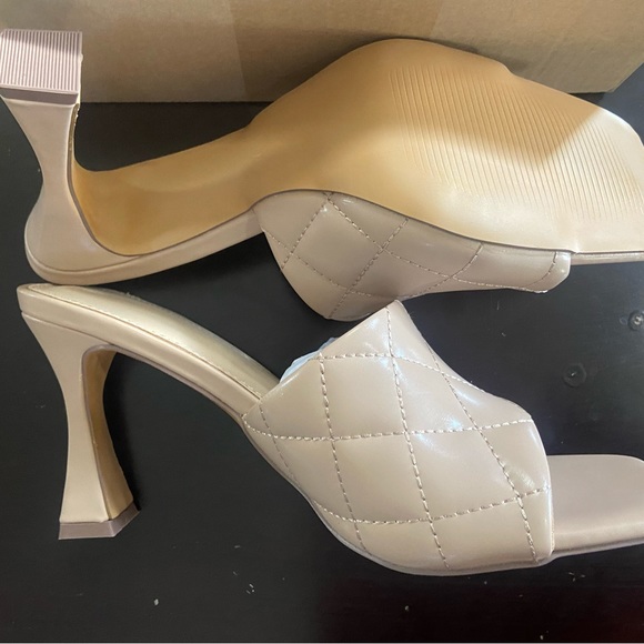 Size 9 - Picture 3 of 4